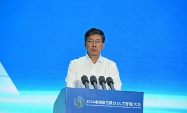 工業(yè)和信息化部總工程師趙志國(guó)致辭。記者 韓卿立 攝